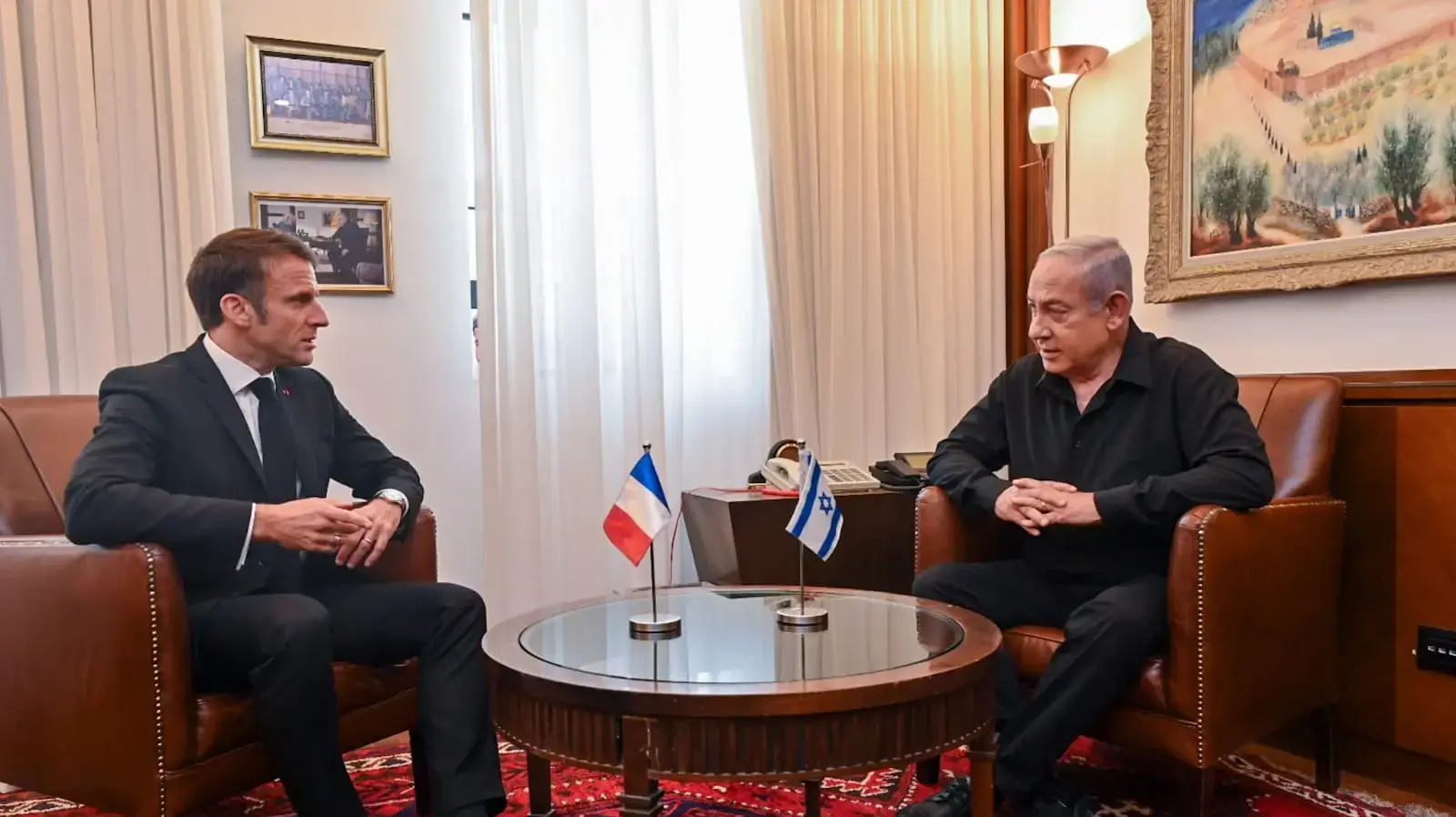 ראש הממשלה בנימין נתניהו נפגש כעת עם נשיא צרפת עמנואל מקרון, בלשכת רה"מ בירושלים.
24 באוקטובר 2023 ראש הממשלה בנימין נתניהו נפגש כעת עם נשיא צרפת עמנואל מקרון, בלשכת רה"מ בירושלים.
24 באוקטובר 2023