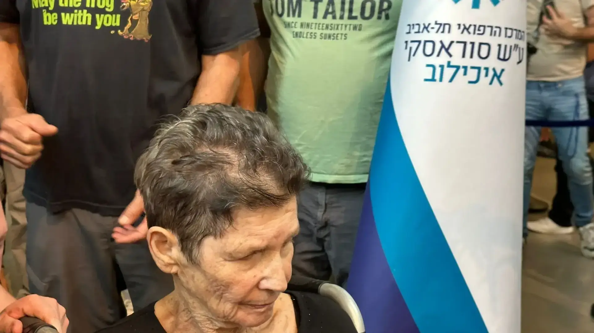 יוכבד ליפשיץ ששוחררה משבי חמאס בעזה, בהצהרה במרכז הרפואי באיכילוב, תל אביב. 24 באוקטובר 2023 יוכבד ליפשיץ ששוחררה משבי חמאס בעזה, בהצהרה במרכז הרפואי באיכילוב, תל אביב. 24 באוקטובר 2023