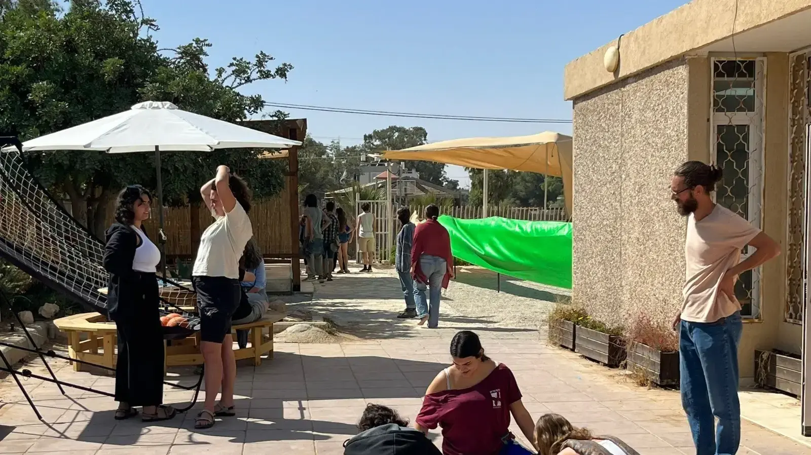ילדי קיבוץ ארז חזרו ללמוד במצפה רמון. ילדי קיבוץ ארז חזרו ללמוד במצפה רמון.