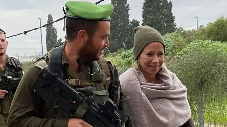 רב סרן רועי צ׳אפל ז״ל עם אמו, אורית צוק רב סרן רועי צ׳אפל ז״ל עם אמו, אורית צוק