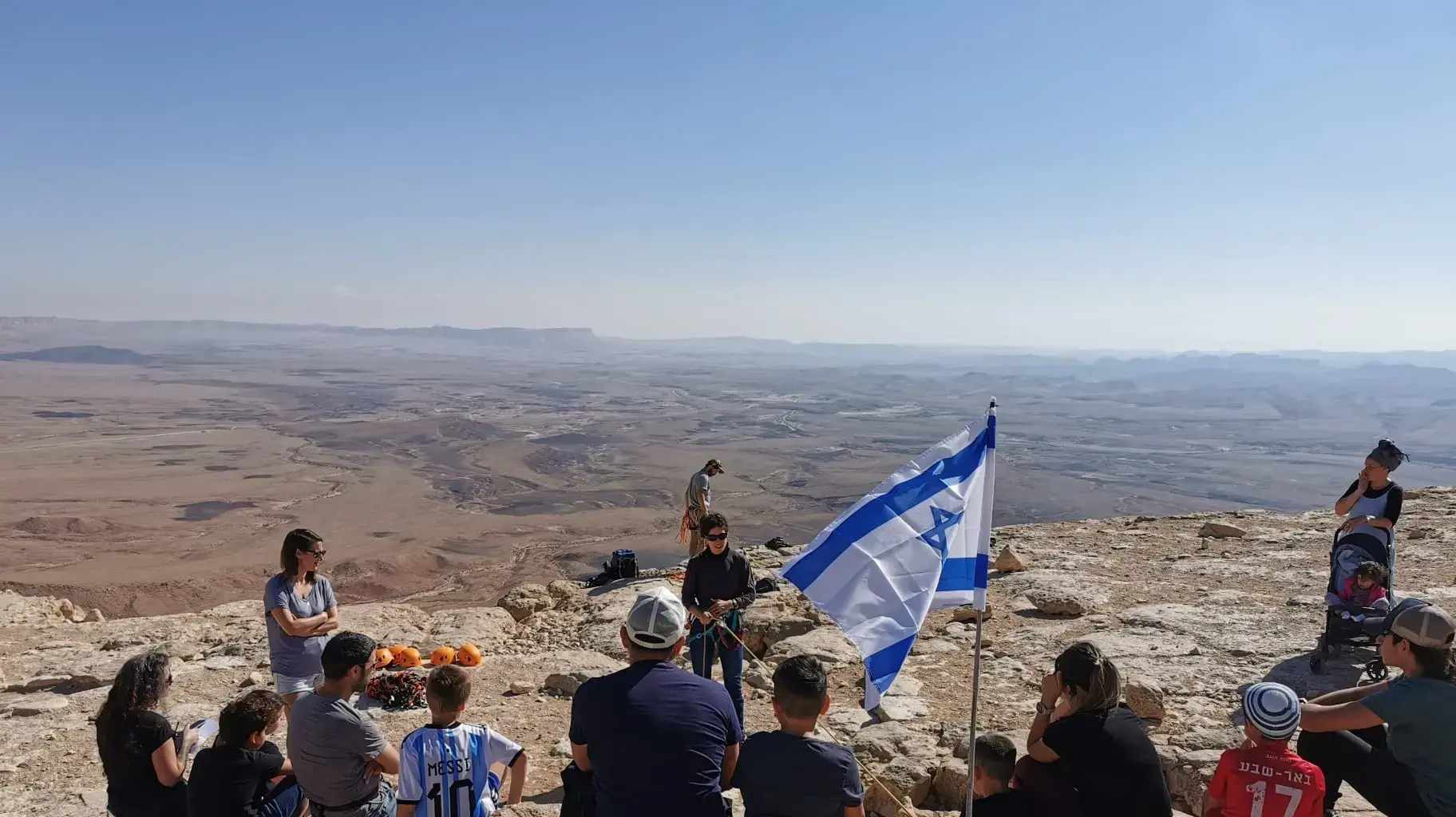 מפוני העוטף בטיול מודרך במצפה רמון מפוני העוטף בטיול מודרך במצפה רמון