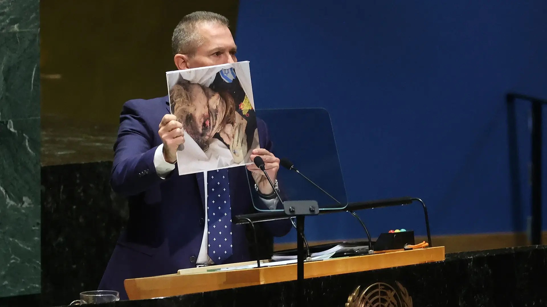 שגריר ישראל באו"ם גלעד ארדן בישיבת חירום של העצרת הכללית, 26 באוקטובר 2023 שגריר ישראל באו"ם גלעד ארדן בישיבת חירום של העצרת הכללית, 26 באוקטובר 2023