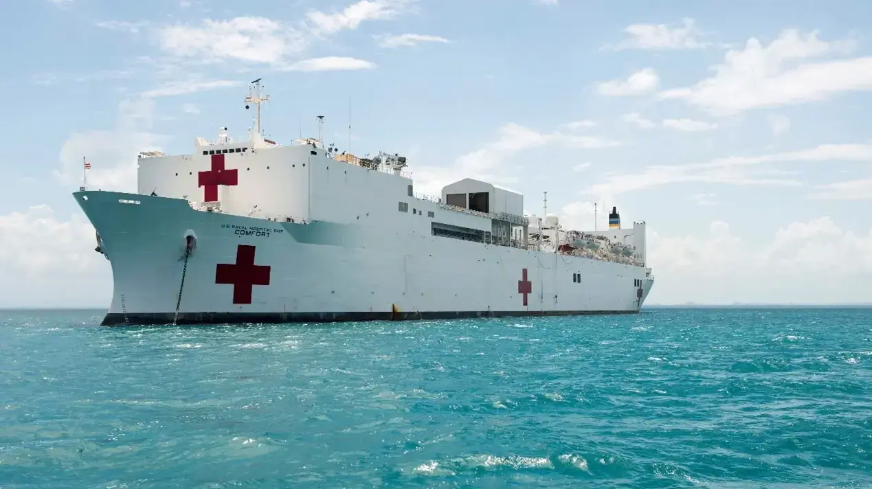 ספינת הצי האמריקאי USNS Comfort, ספינה מהסוג שיכולה לשמש כספינת בית חולים לעזה. 26 באוקטובר 2023 ספינת הצי האמריקאי USNS Comfort, ספינה מהסוג שיכולה לשמש כספינת בית חולים לעזה. 26 באוקטובר 2023