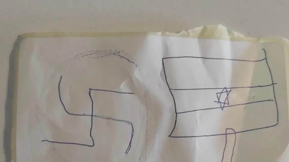 מעטפת שופרסל עם צלב קרס מאויר, ירושלים, 27 באוקטובר 2023 מעטפת שופרסל עם צלב קרס מאויר, ירושלים, 27 באוקטובר 2023