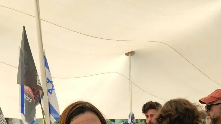 משפחות החטופים זועקות: היום זה אנחנו, מחר זה יכול להיות כל אחד אחר משפחות החטופים זועקות: היום זה אנחנו, מחר זה יכול להיות כל אחד אחר