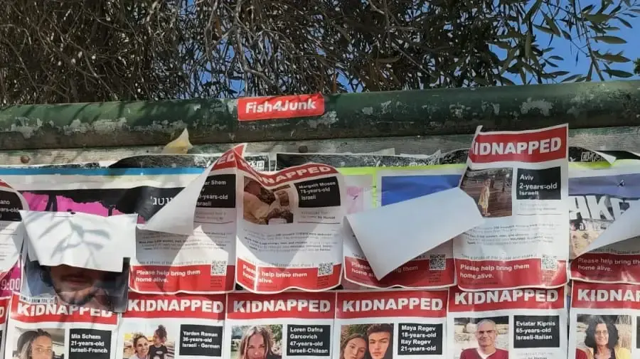 משפחות החטופים זועקות: היום זה אנחנו, מחר זה יכול להיות כל אחד אחר משפחות החטופים זועקות: היום זה אנחנו, מחר זה יכול להיות כל אחד אחר
