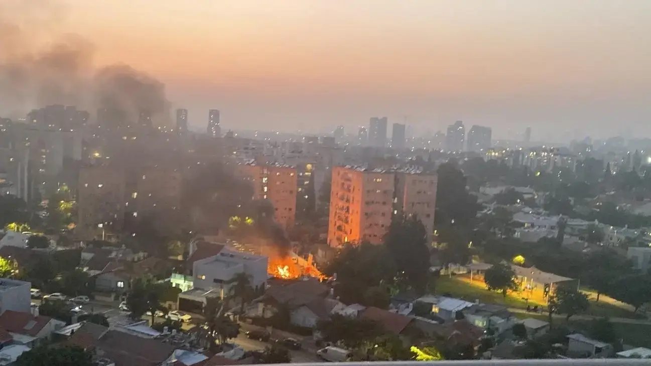 פגיעה ישירה של רקטה בקריית אונו. 28 באוקטובר 2023 פגיעה ישירה של רקטה בקריית אונו. 28 באוקטובר 2023