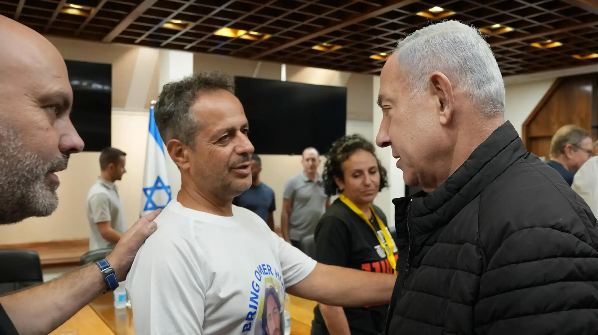 ראש הממשלה בנימין נתניהו נפגש עם משפחות החטופים, הקריה, תל אביב. 28 באוקטובר 2023 ראש הממשלה בנימין נתניהו נפגש עם משפחות החטופים, הקריה, תל אביב. 28 באוקטובר 2023