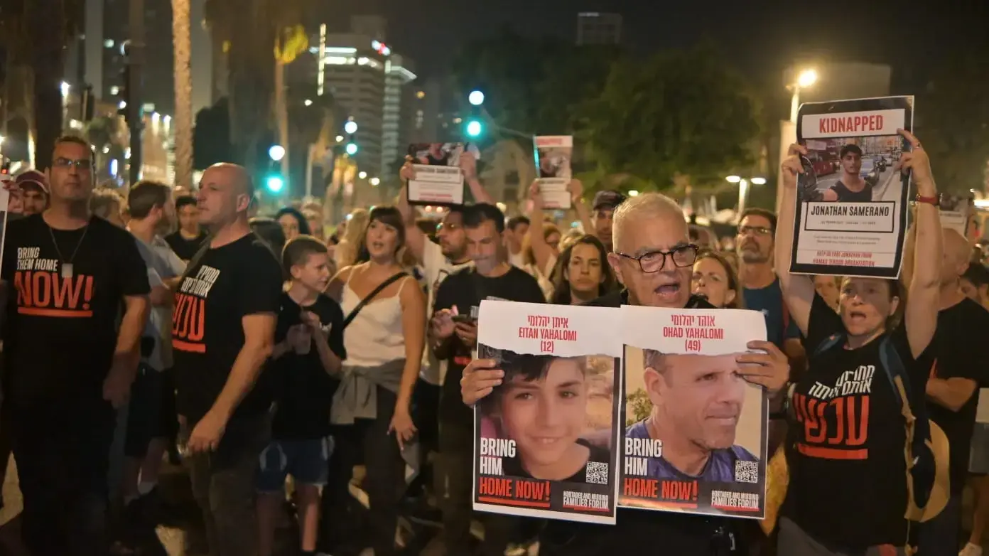 מפגן תמיכה במשפחות החטופים, הקריה, תל אביב. 28 באוקטובר 2023 מפגן תמיכה במשפחות החטופים, הקריה, תל אביב. 28 באוקטובר 2023