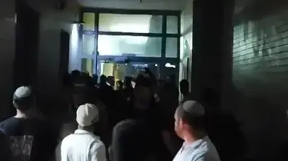 מפגינים במכללת נתניה נגד סטודנטים ערבים, 28 באוקטובר 2023