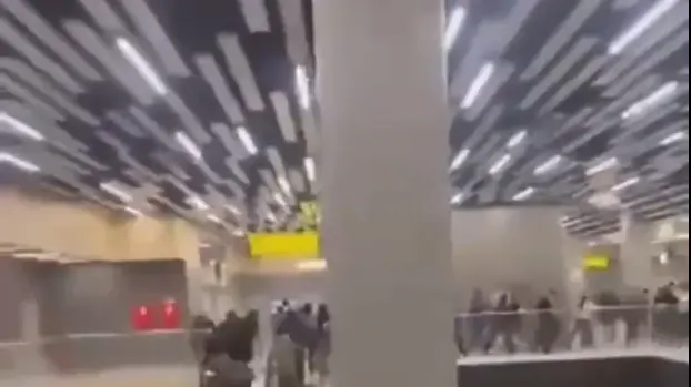 המונים השתלטו על שדה התעופה בדגסטן ומחפשים שם יהודים. 29.10.23
המונים השתלטו על שדה התעופה בדגסטן ומחפשים שם יהודים. 29.10.23