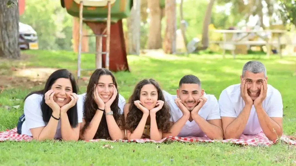 עדי דנן עם משפחתו עדי דנן עם משפחתו