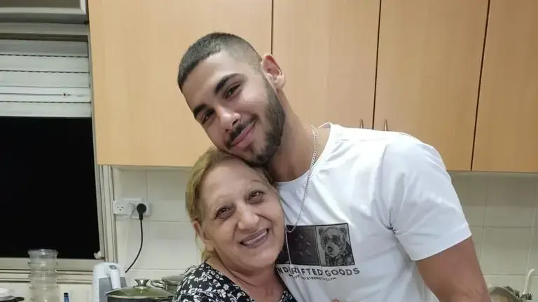 עדי דנן עם סבתו עדי דנן עם סבתו