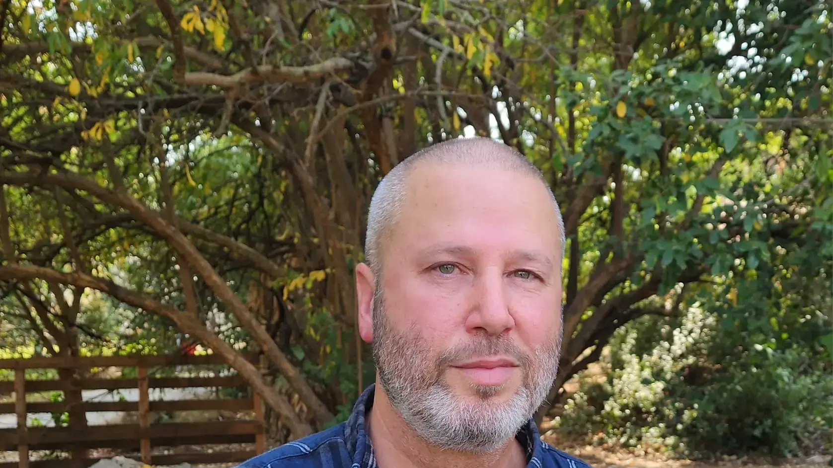 עידן לוגר אביו של החייל אסיף לוגר שנהרג בעזה, 1 בנובמבר 2023 עידן לוגר אביו של החייל אסיף לוגר שנהרג בעזה, 1 בנובמבר 2023