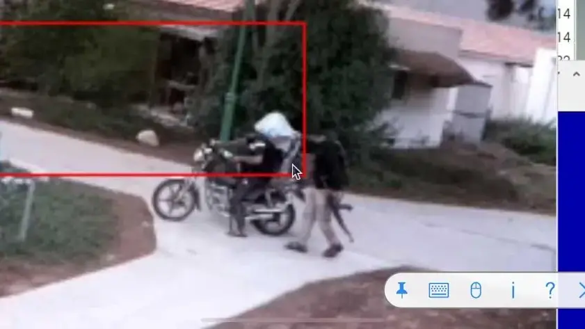 המצלמה של אייל ברעד במרפסת תיעדה את רגעי האימה. קיבוץ ניר עוז. 7 באוקטובר 2023 המצלמה של אייל ברעד במרפסת תיעדה את רגעי האימה. קיבוץ ניר עוז. 7 באוקטובר 2023