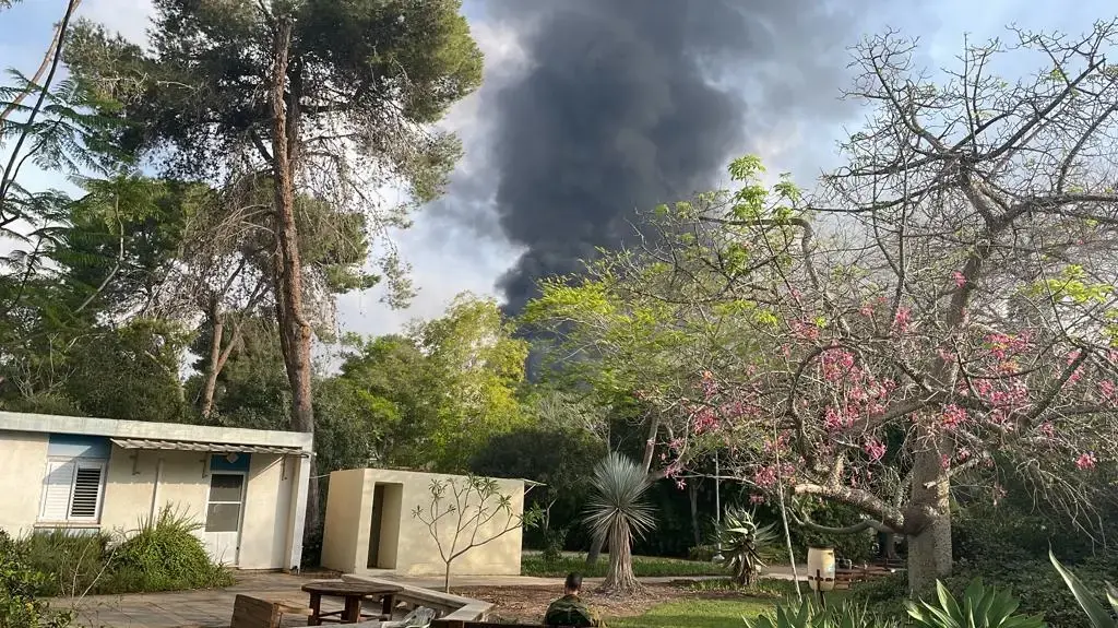 המצלמה של אייל ברעד במרפסת תיעדה את רגעי האימה. קיבוץ ניר עוז. 7 באוקטובר 2023 המצלמה של אייל ברעד במרפסת תיעדה את רגעי האימה. קיבוץ ניר עוז. 7 באוקטובר 2023