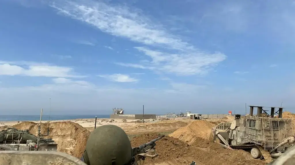 דחפורי חיל ההנדסה סוללים את הדרך לכוחות צה"ל ברצועת עזה. 2 בנובמבר 2023 דחפורי חיל ההנדסה סוללים את הדרך לכוחות צה"ל ברצועת עזה. 2 בנובמבר 2023