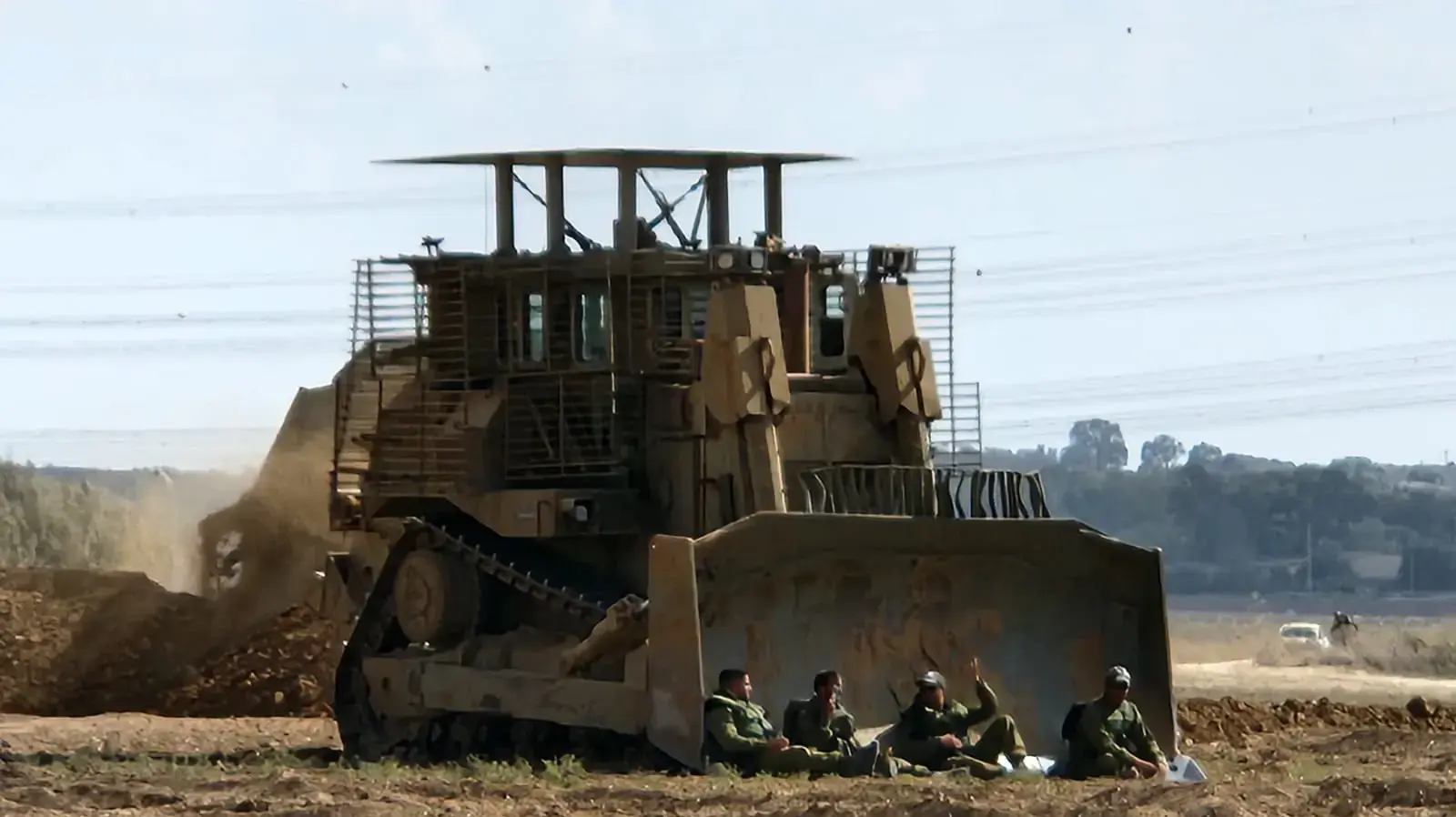 דחפור צה"לי עם חיילים. 2 באוקטובר 2023