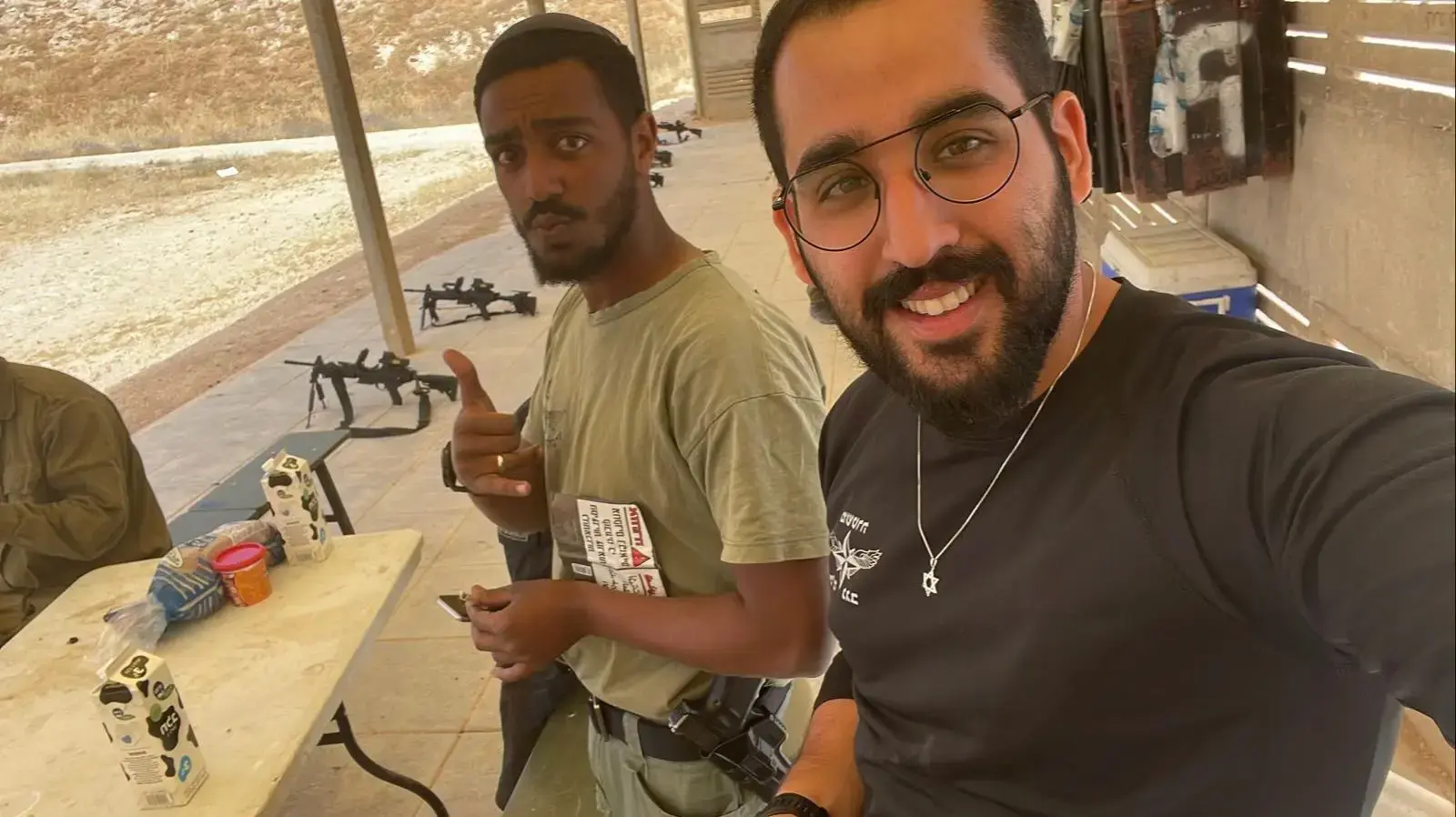 אוריאל אברהם ונועם סוויסה אוריאל אברהם ונועם סוויסה