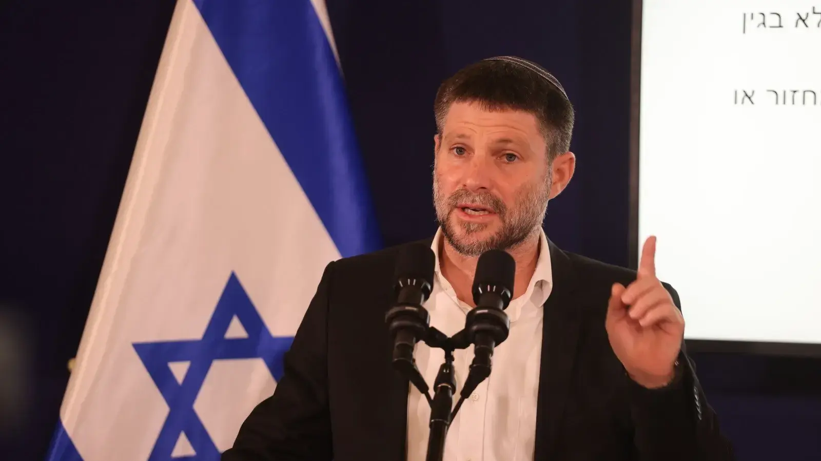 הצהרת ראש הממשלה בנימין נתניהו ושר האוצר בצלאל סמוטריץ'. 2 בנובמבר 2023 הצהרת ראש הממשלה בנימין נתניהו ושר האוצר בצלאל סמוטריץ'. 2 בנובמבר 2023