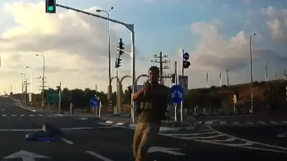 תיעוד: התושיה של הנהגת שניצלה מהמחבלים. 7 באוקטובר 2023 תיעוד: התושיה של הנהגת שניצלה מהמחבלים. 7 באוקטובר 2023