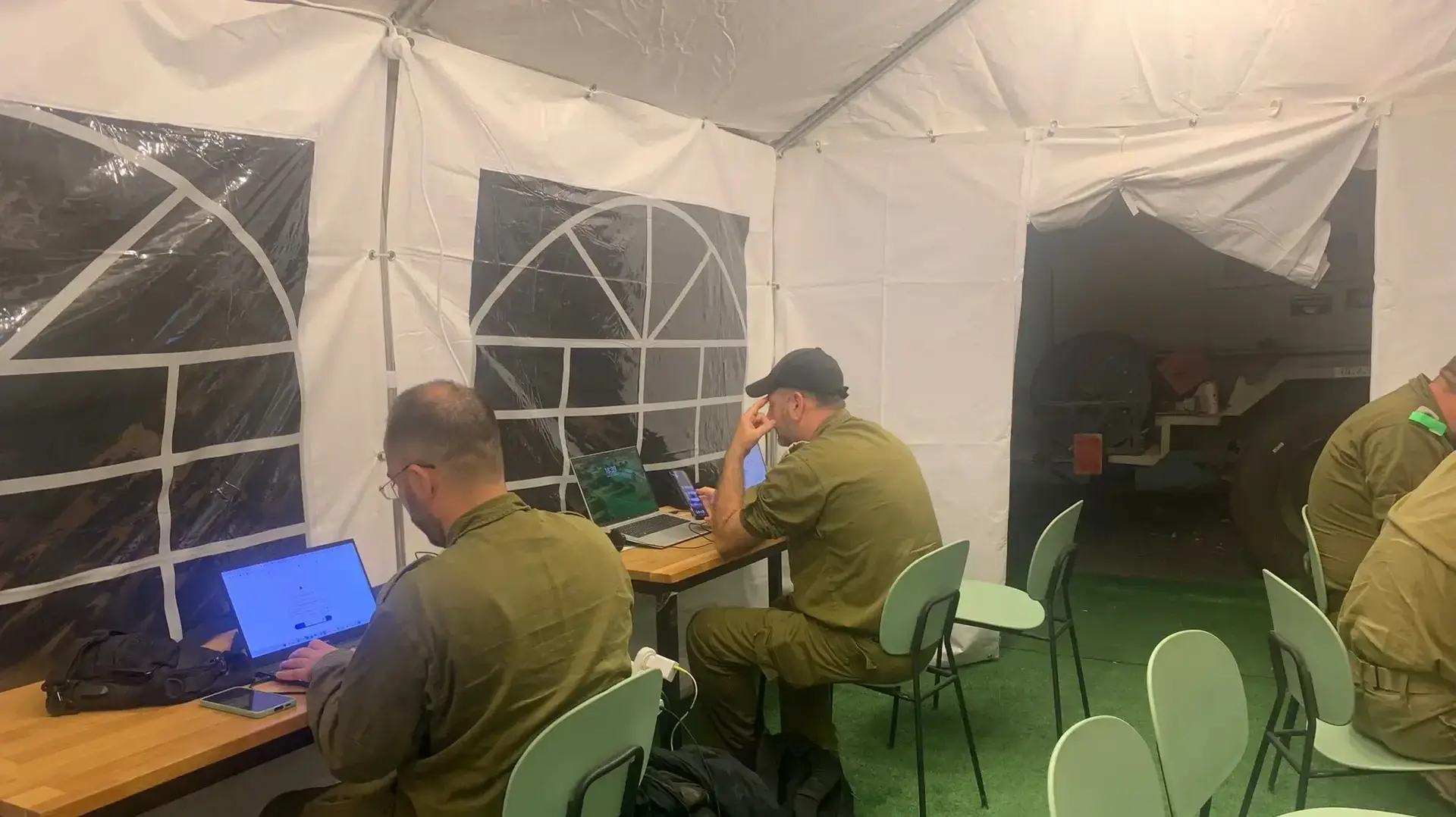 חיילי מילואים באוהלי we work חיילי מילואים באוהלי we work