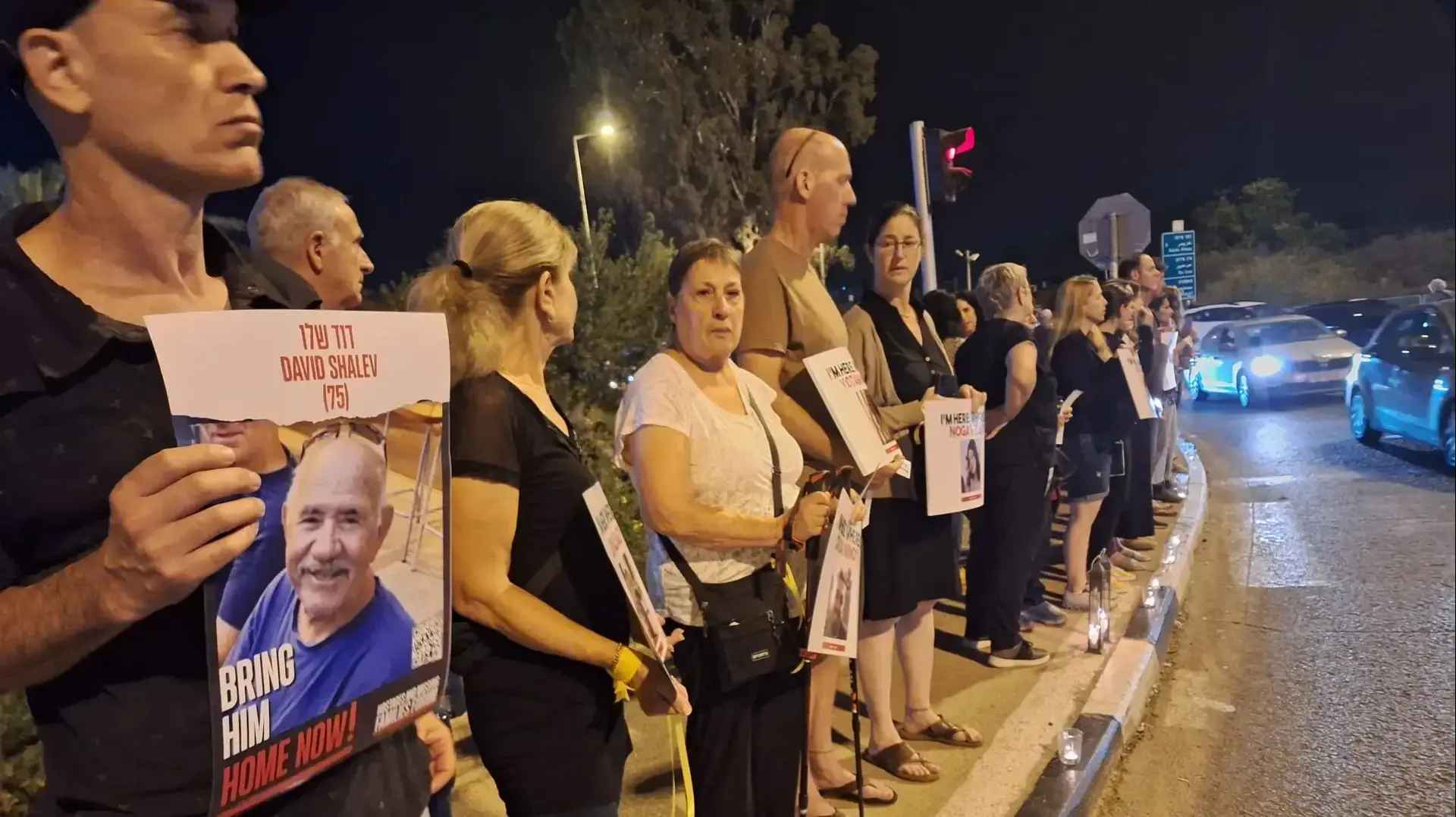 מפגינים בצומת כרכור למען השבת החטופים, 4 בנובמבר 2023 מפגינים בצומת כרכור למען השבת החטופים, 4 בנובמבר 2023
