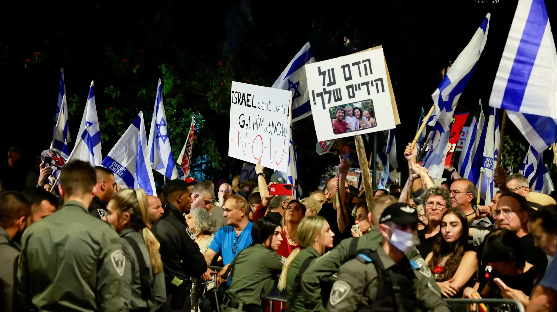 הפגנה מול מעון ראש הממשלה בירושלים למען שחרור חטופים, 4 בנובמבר 2023 הפגנה מול מעון ראש הממשלה בירושלים למען שחרור חטופים, 4 בנובמבר 2023