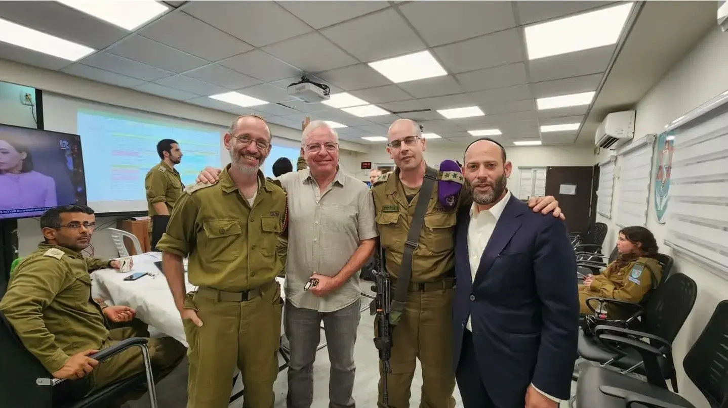 עשרות רופאים ומתנדבים התגייסו לסייע בבתי החולים עשרות רופאים ומתנדבים התגייסו לסייע בבתי החולים