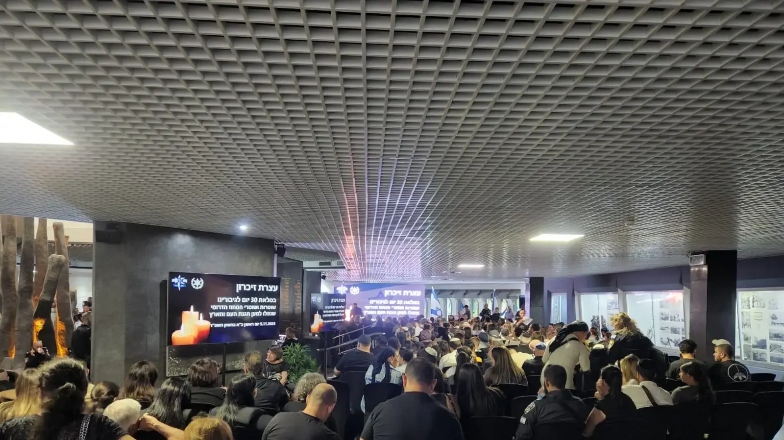 עצרת זיכרון לציון 30 יום מאז שנפלו בקרב 32 שוטרי ושוטרות המחוז הדרומי (מתוך 58 חללים בכלל המשטרה, יד לבנים באר שבע, 5 בנובמבר5 2023 עצרת זיכרון לציון 30 יום מאז שנפלו בקרב 32 שוטרי ושוטרות המחוז הדרומי (מתוך 58 חללים בכלל המשטרה, יד לבנים באר שבע, 5 בנובמבר5 2023