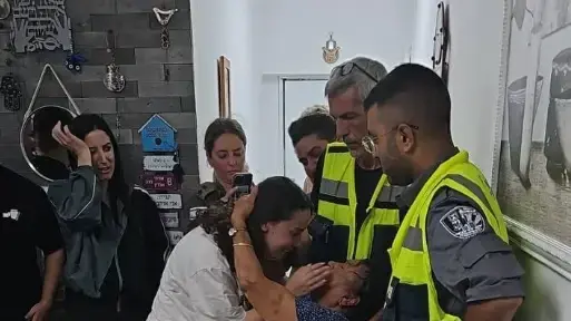 החיילת אורי מגידיש, ששוחררה במהלך פעולה קרקעית, לאחר שנחטפה על ידי חמאס, בביתה בקרית גת החיילת אורי מגידיש, ששוחררה במהלך פעולה קרקעית, לאחר שנחטפה על ידי חמאס, בביתה בקרית גת