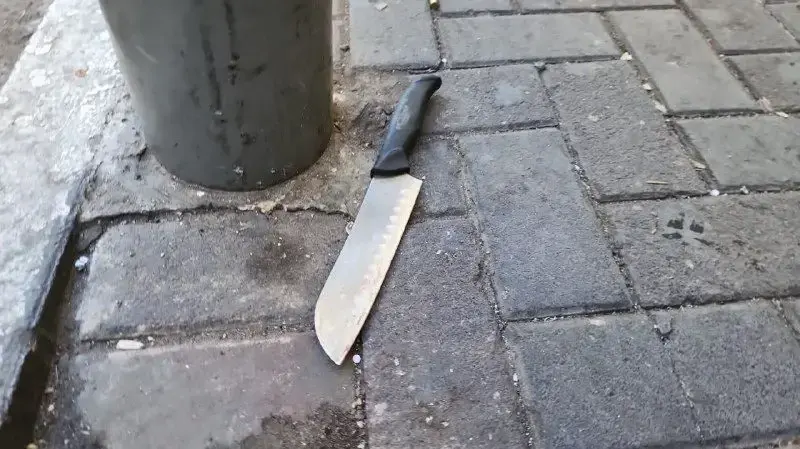 הסכין שעל פי החשד שימש את המחבל לביצוע הפיגוע בעיר העתיקה בירושלים. 06 בנובמבר 2023 הסכין שעל פי החשד שימש את המחבל לביצוע הפיגוע בעיר העתיקה בירושלים. 06 בנובמבר 2023