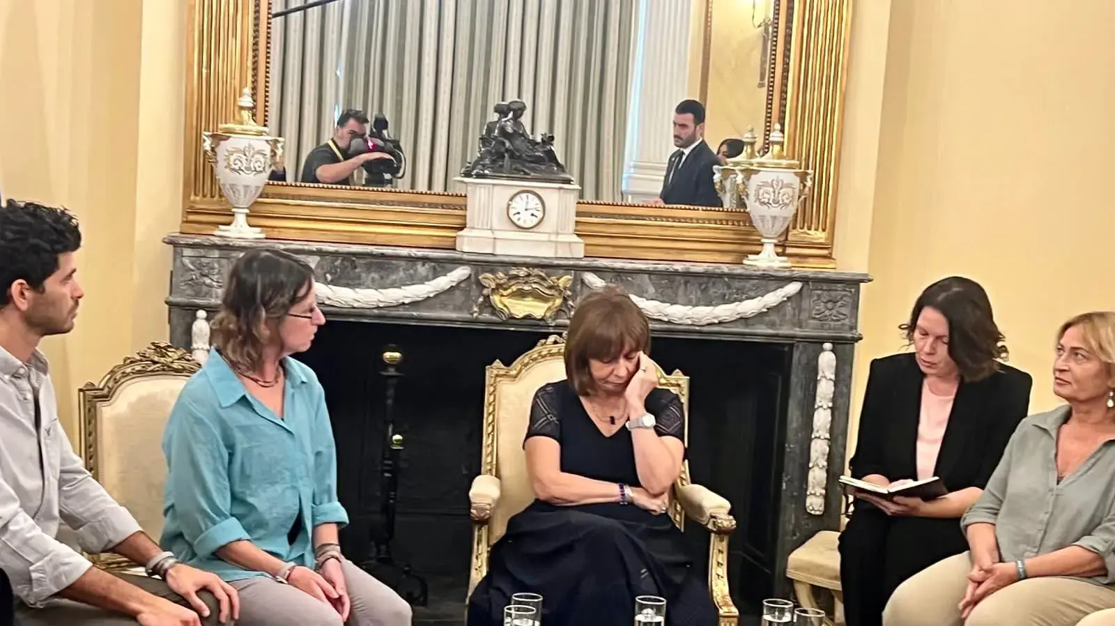 בני משפחתו של החטוף אלמוג מאיר ג'אן נפגשו עם נשיאת יוון. 06 בנובמבר 2023 בני משפחתו של החטוף אלמוג מאיר ג'אן נפגשו עם נשיאת יוון. 06 בנובמבר 2023