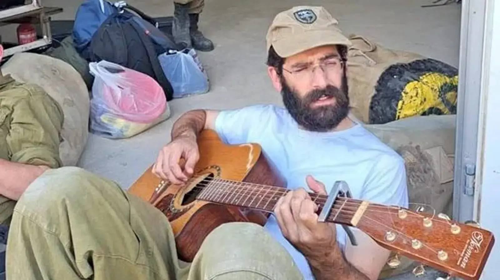 הרב נערן אשחר בן ה-32, שנפצע קשה בהתהפכות טנק עליו פיקד סמוך לראש הנקרה. 31 באוקטובר 2023 הרב נערן אשחר בן ה-32, שנפצע קשה בהתהפכות טנק עליו פיקד סמוך לראש הנקרה. 31 באוקטובר 2023