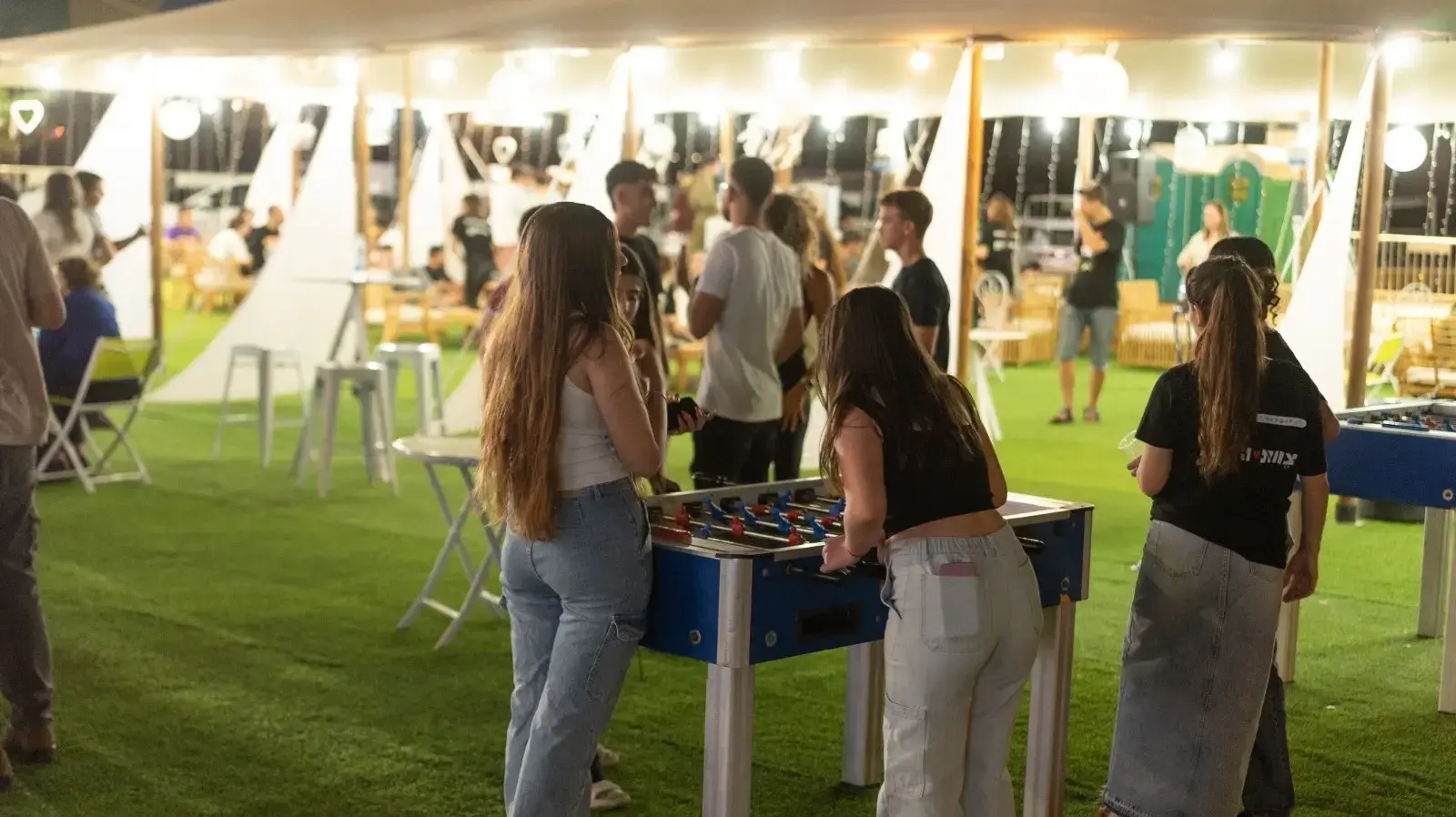עיר הנוער אילת נערות משחקות כדורגל שולחן, 7 בנובמבר 2023 עיר הנוער אילת נערות משחקות כדורגל שולחן, 7 בנובמבר 2023