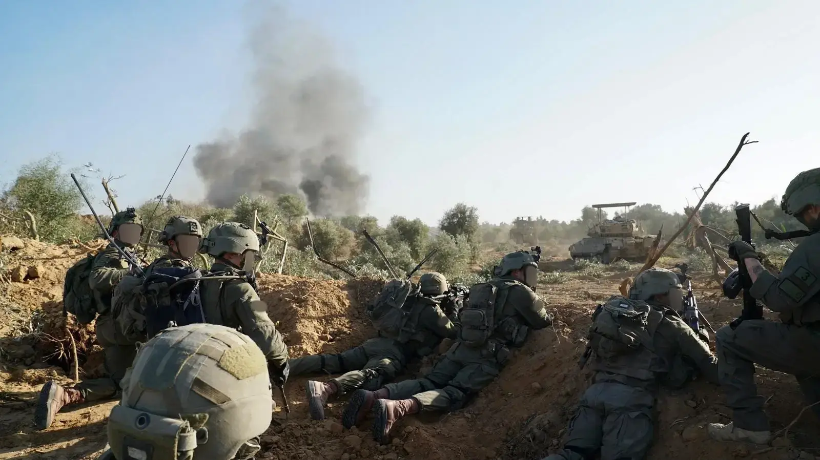 ליד גלגל ענק ואוניברסיטה: צוות קרב חטיבת הצנחנים חשפו פירי מנהרות ואמצעי לחימה במבצע בצפון רצועת עזה. 7 בנובמבר 2023
ליד גלגל ענק ואוניברסיטה: צוות קרב חטיבת הצנחנים חשפו פירי מנהרות ואמצעי לחימה במבצע בצפון רצועת עזה. 7 בנובמבר 2023