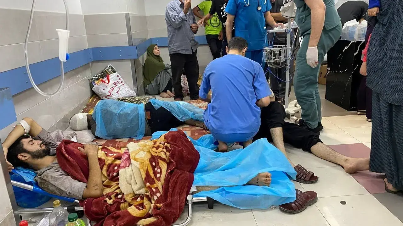 פצועים פלסטינים בבית החולים שיפא ברצועת עזה, 7 בנובמבר 2023 פצועים פלסטינים בבית החולים שיפא ברצועת עזה, 7 בנובמבר 2023