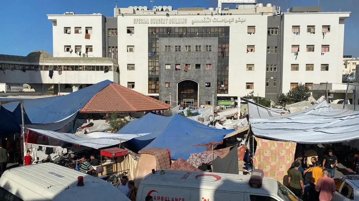 אוהלים בחניון בית החולים שיפא ברצועת עזה, 7 בנובמבר 2023