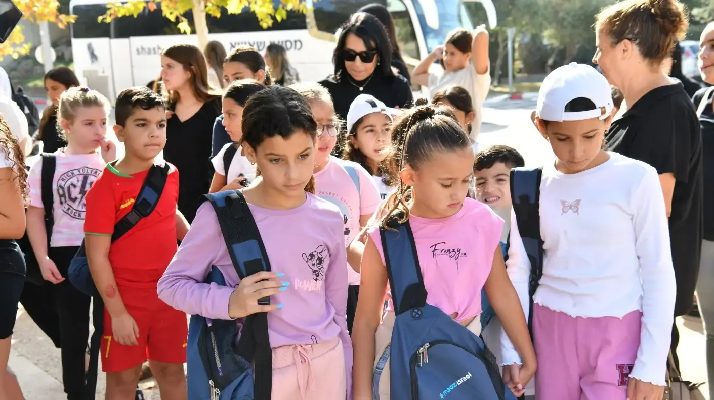 תלמידים מקריית שמונה בבית ספר שנפתח עבורם באוניברסיטת תל אביב, 8 בנובמבר 2023 תלמידים מקריית שמונה בבית ספר שנפתח עבורם באוניברסיטת תל אביב, 8 בנובמבר 2023