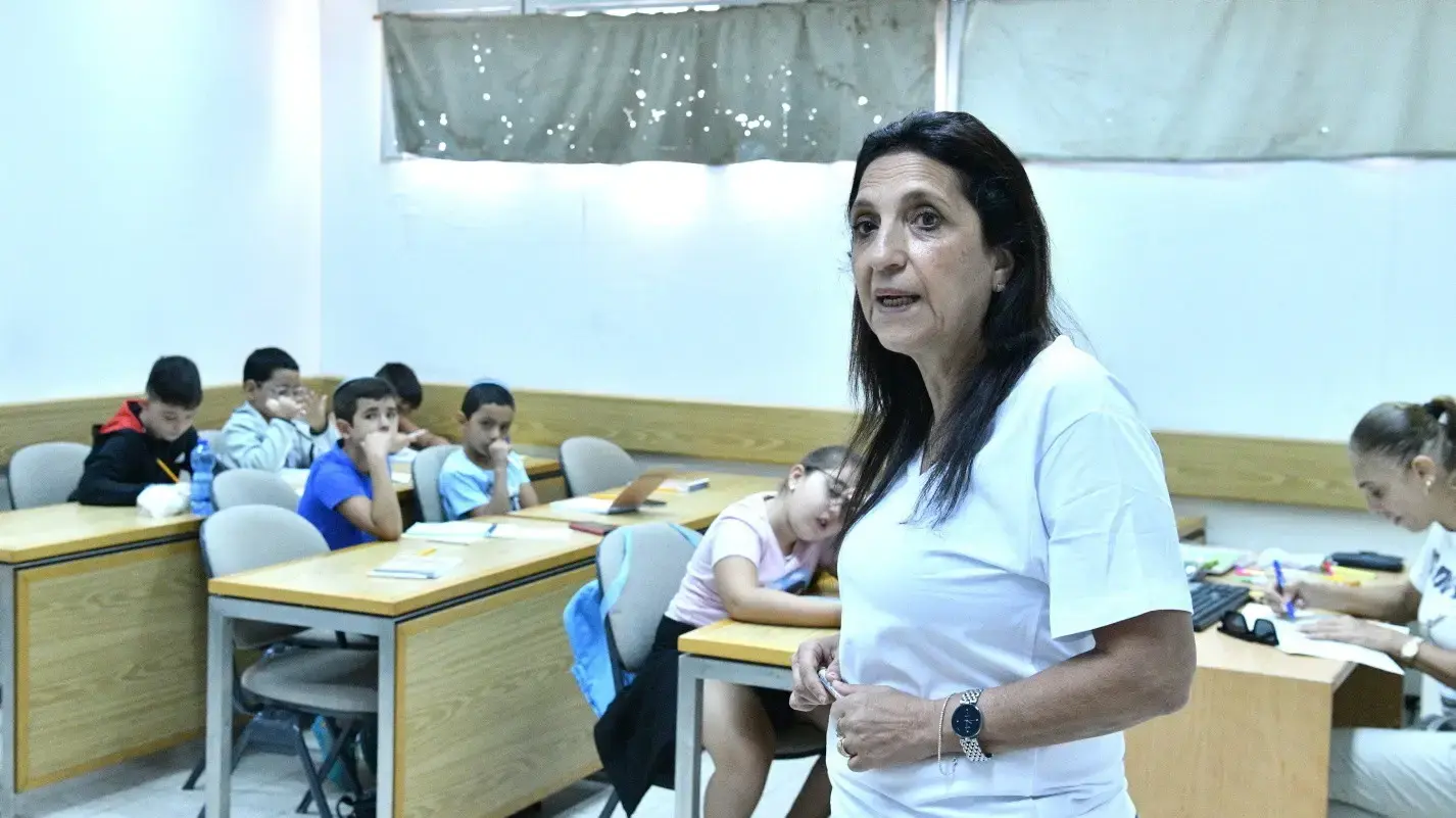 תלמידים מקריית שמונה בבית ספר שנפתח עבורם באוניברסיטת תל אביב, 8 בנובמבר 2023 תלמידים מקריית שמונה בבית ספר שנפתח עבורם באוניברסיטת תל אביב, 8 בנובמבר 2023