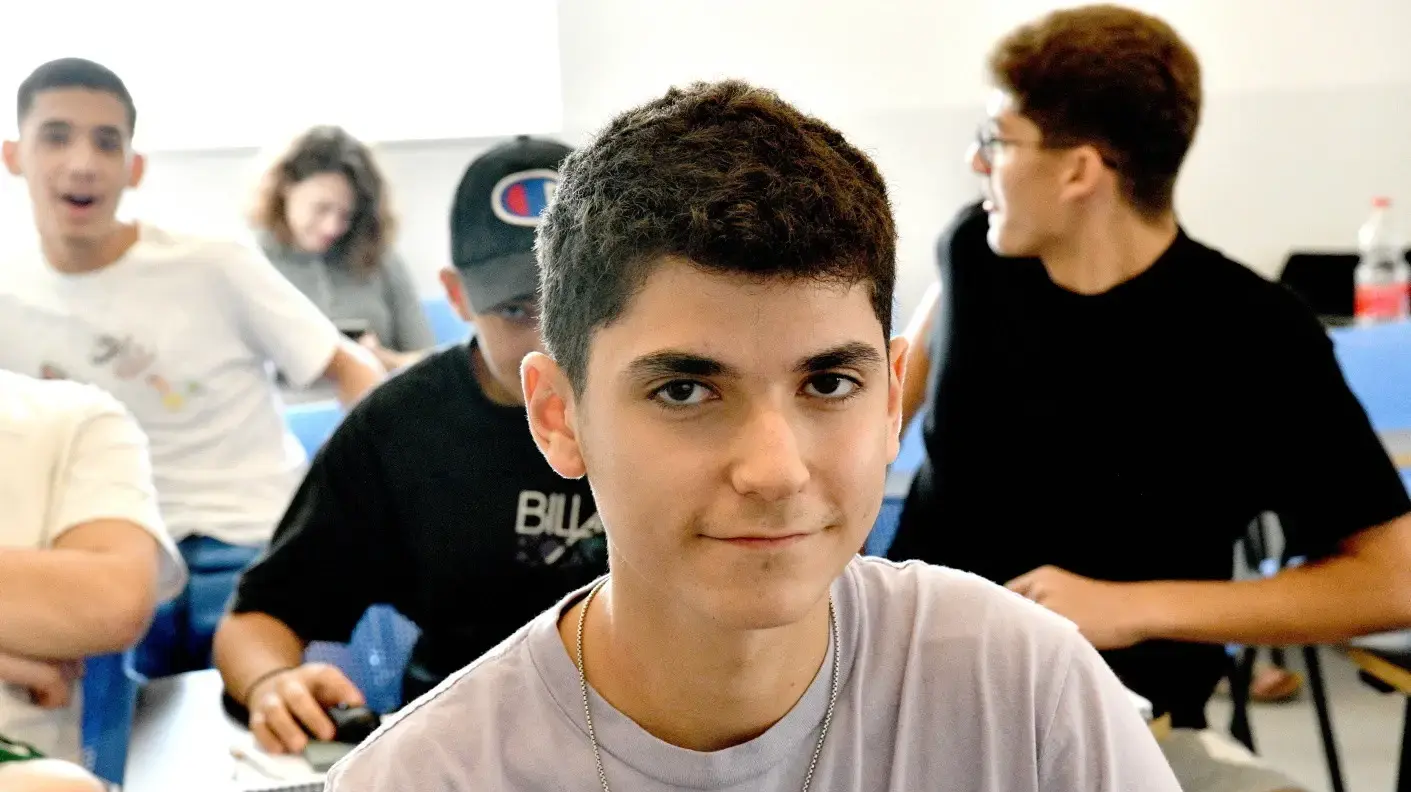 עומר שנפר, תלמיד מקריית שמונה בבית ספר שנפתח עבור ילדי מפונים באוניברסיטת תל אביב, 8 בנובמבר 2023 עומר שנפר, תלמיד מקריית שמונה בבית ספר שנפתח עבור ילדי מפונים באוניברסיטת תל אביב, 8 בנובמבר 2023