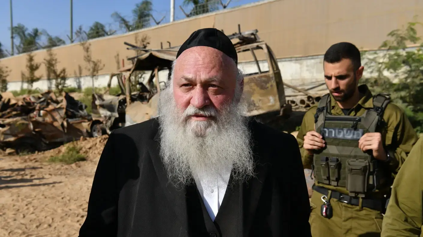 יצחק גולדקנופף, חניון מכוניות שנשרפו ע"י מחבלי חמאס, 9 בנובמבר 2023