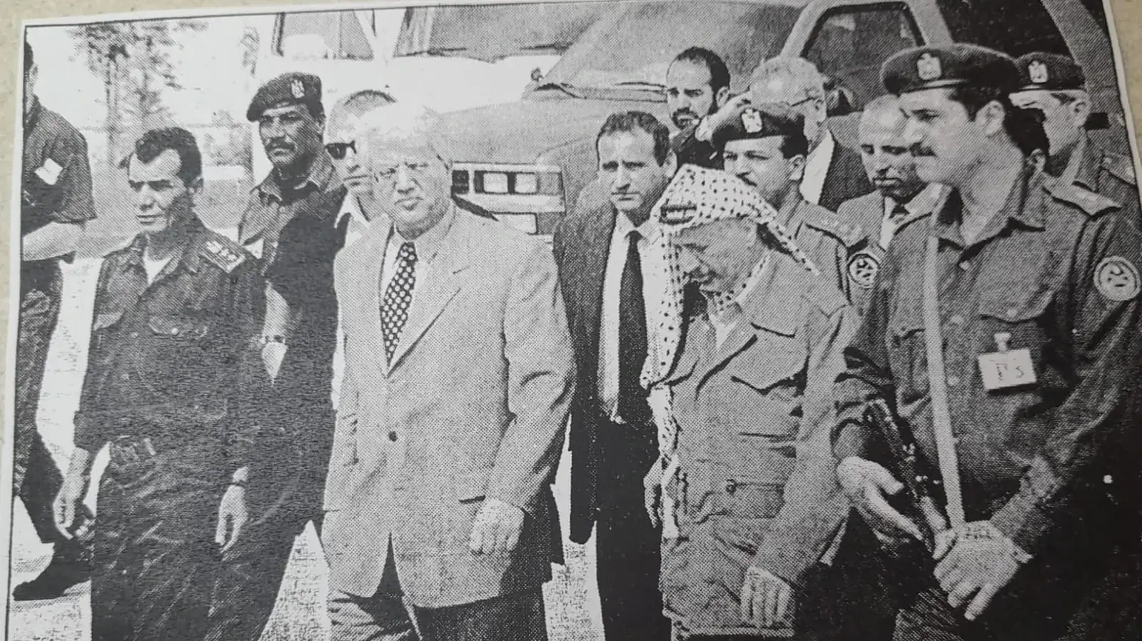 אל"מ בדימוס דוד חכם, בין דוד לוי ליאסר ערפאת אל"מ בדימוס דוד חכם, בין דוד לוי ליאסר ערפאת