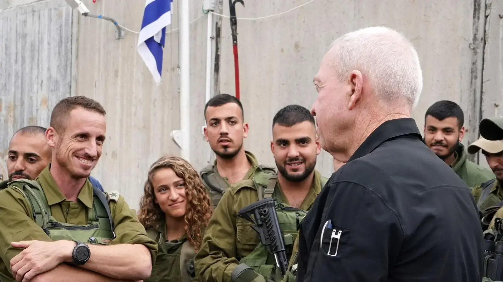 שר הביטחון יואב גלנט בהערכת מצב בגבול לבנון, 11 בנובמבר 2023 שר הביטחון יואב גלנט בהערכת מצב בגבול לבנון, 11 בנובמבר 2023