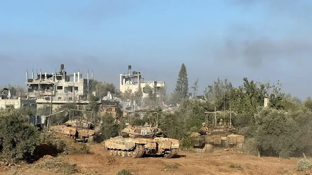 כוורות משגרים ופתח של פיר לפני השמדה כוורות משגרים ופתח של פיר לפני השמדה