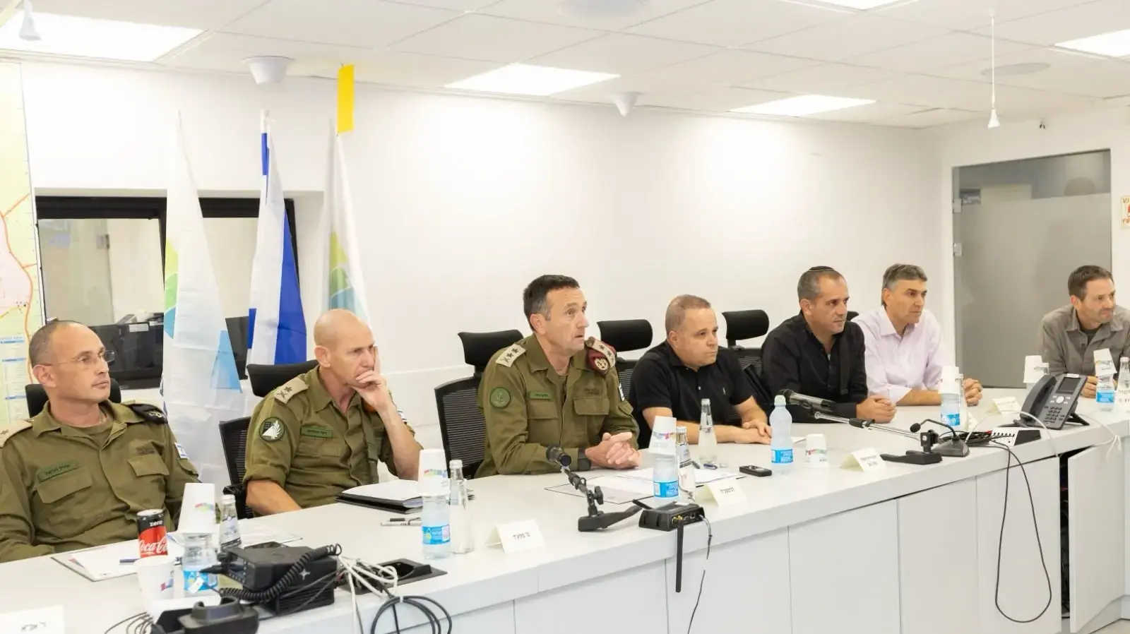 הרמטכ״ל הרצי הלוי בפגישה עם ראשי הערים והמועצות בדרום. 12 בנובמבר 2023
הרמטכ״ל הרצי הלוי בפגישה עם ראשי הערים והמועצות בדרום. 12 בנובמבר 2023