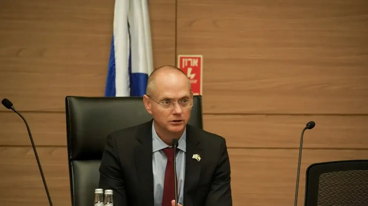 ח"כ דוד פורר בדיון בוועדת העלייה והקליטה על זירוז הליכי גיור ח"כ דוד פורר בדיון בוועדת העלייה והקליטה על זירוז הליכי גיור