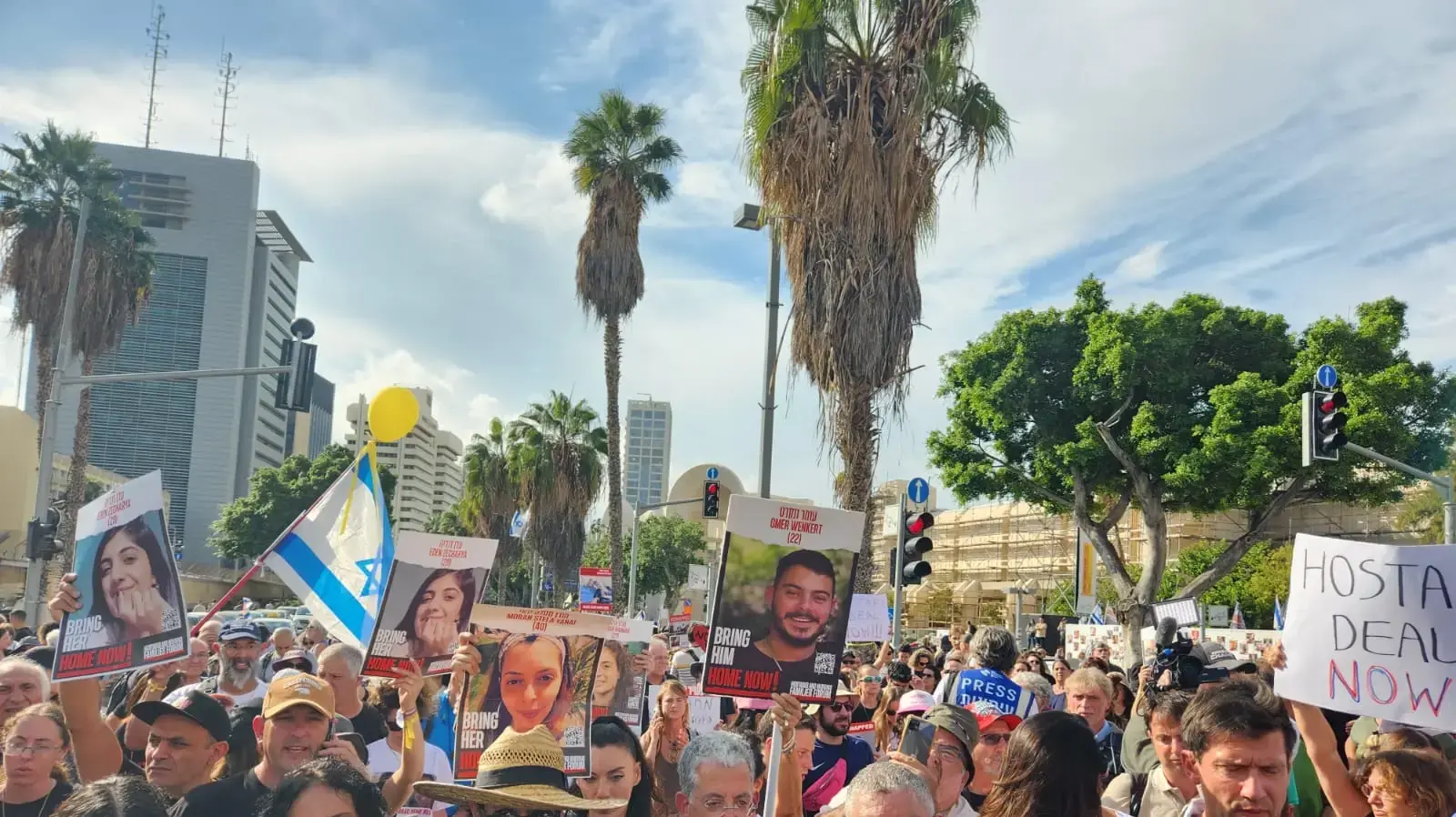צעידת משפחות החטופים מתל אביב לכיוון ירושלים. 14 בנובמבר 2023 צעידת משפחות החטופים מתל אביב לכיוון ירושלים. 14 בנובמבר 2023