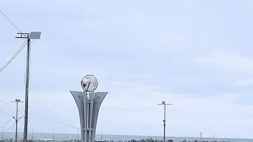אנדרטת אירועי המרמרה בעזה לפני ההריסה אנדרטת אירועי המרמרה בעזה לפני ההריסה