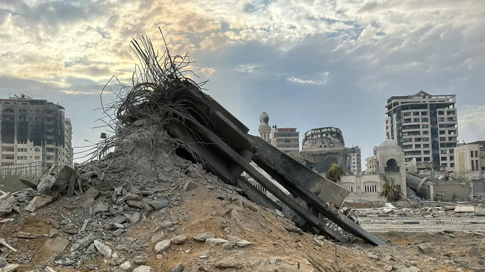 אנדרטת אירועי המרמרה בעזה אחרי ההריסה אנדרטת אירועי המרמרה בעזה אחרי ההריסה